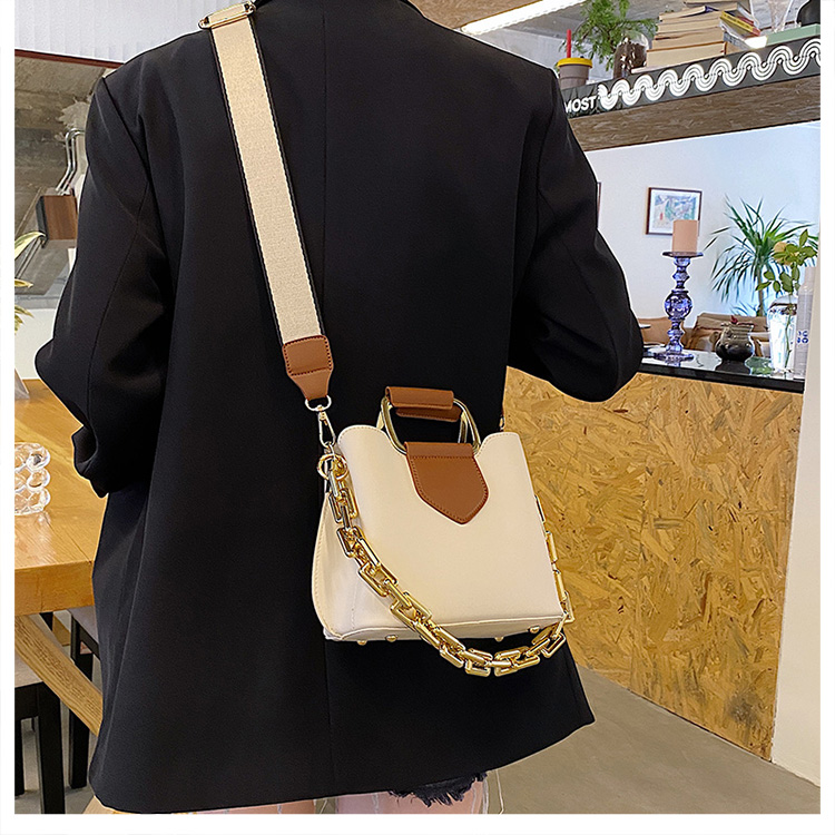 Wide Shoulder Strap Texture Chain Shoulder Messenger Bucket Bag Wholesale Nihaojewelry display picture 5