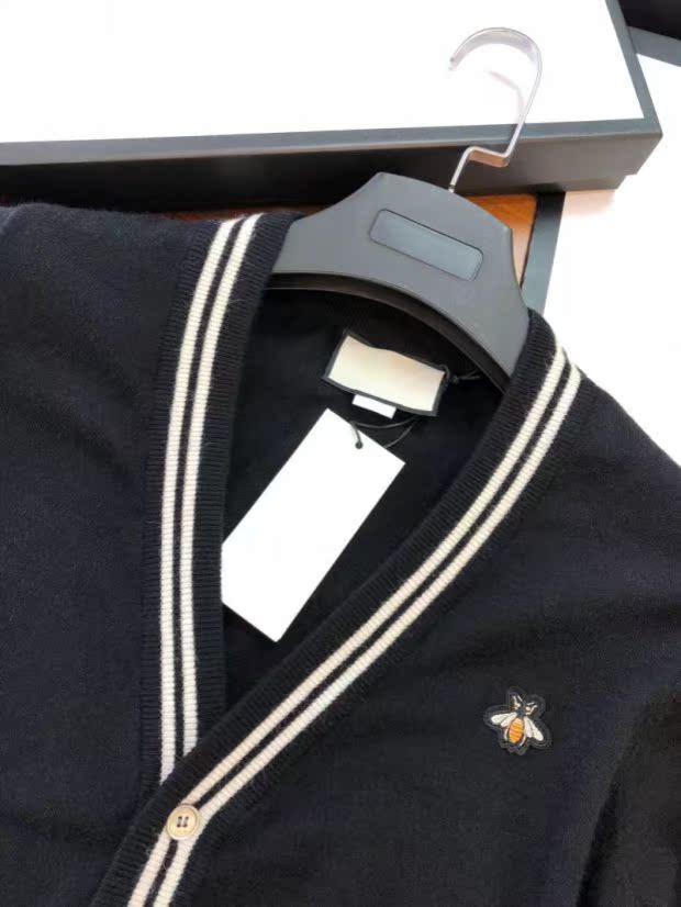 Áo len thêu ong len 2018 đầu thu mới tay dài cổ chữ V màu tương phản áo khoác len nam len hoodie nam