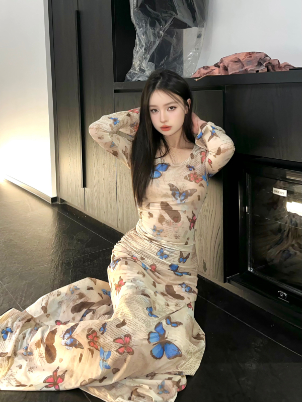 Hot Girl Retro Butterfly Print Long-Sleeved Dress with Pleated Waist, Sexy Slim-Fitting Hip-Hugging Long Skirt