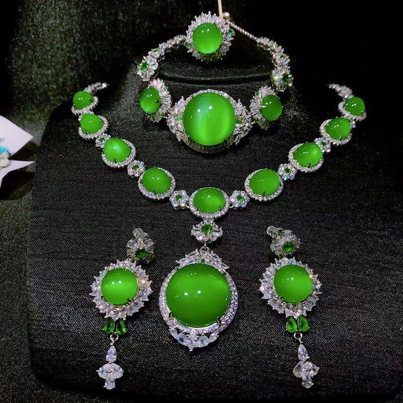 Emerald Green Super luxury high ice Emperor green Yang Chalcedony glass kind necklace set Dinner gift good