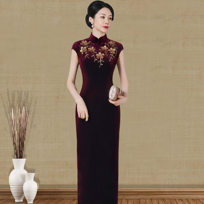 Retro-Style Sleeveless Wedding Banquet Mother's Cheongsam Dress for Plus-Size Women, Slimming, Tummy-Concealing, Long Gown for Catwalk and Everyday Wear