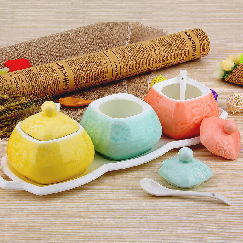 Ceramic seasoning jar three-piece set bottle can European-style kitchen with taste refined salt ingredients creative girl heart seasoning box