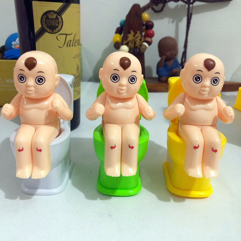 Decompress the toy pranks and prank the creative toilet bowl whole people spray water toilet shake the same sand sculpted class boring