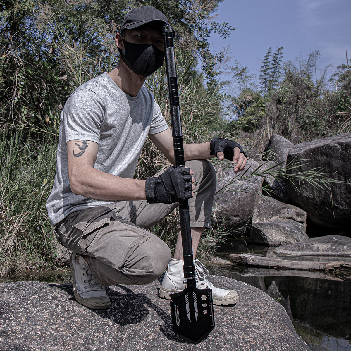 Multifunctional mountaineering cane hiking cane outdoor vehicular portable anti-body stick metal folding self-defense weapon Tactical stick