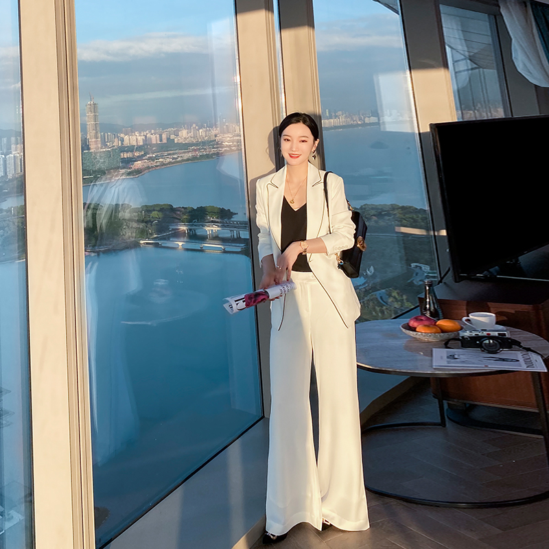 Zhang Nianen's white suit looks thin, commuting, formal wear, professional attire, Yujie, light familiarity, fashion, broadcasting and art examination clothing
