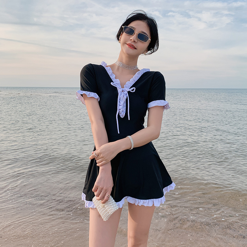 In 2021, the new swimsuit female black bubble hot spring conjunction skirt conservatively lean meat and cover the stomach