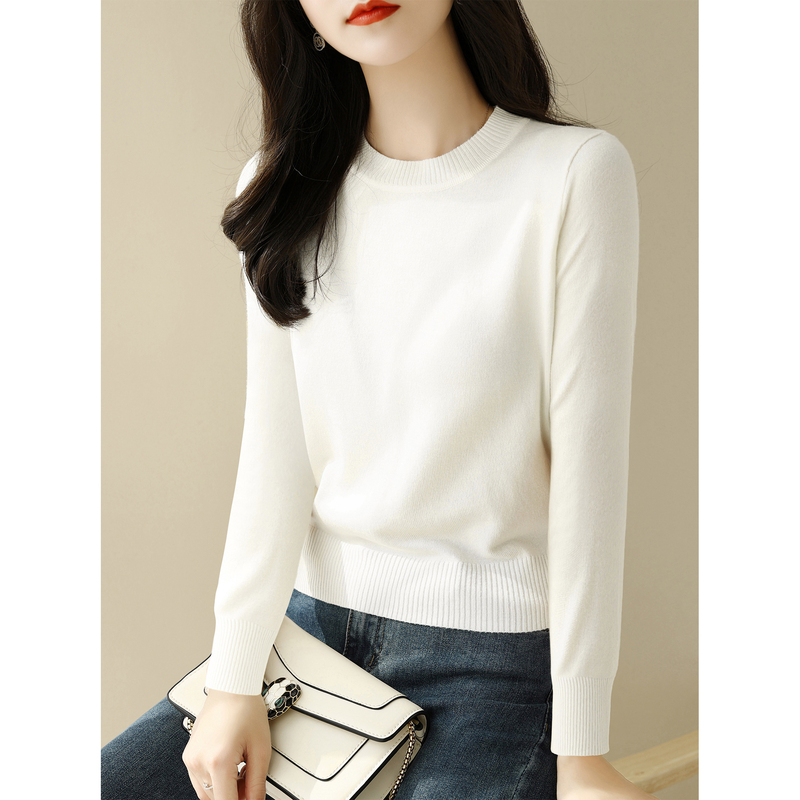 Minimalist Round Neck Design Long-Sleeved Knitwear for Women in Autumn and Winter, White Loose Slimming Versatile Base Shirt Sweater