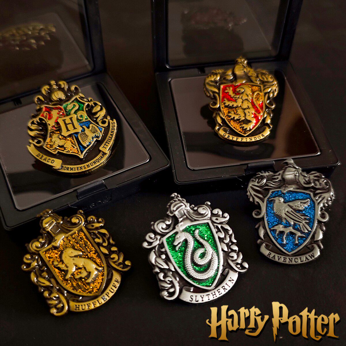 魔法学院胸针金属徽章:哈利波特迷必入的梦幻钥匙扣! Hogwarts狮子蛇鹰pin别针包配饰-胸针-淘宝好物网