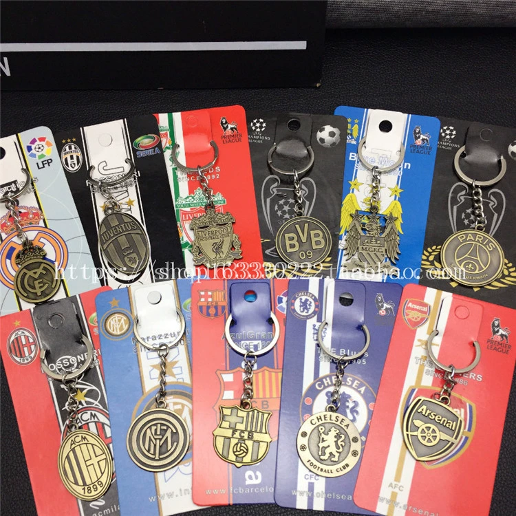 Barcelona Real Madrid Keychain MU Dot BR Liverpool Mới Juventus Mặt dây chuyền bóng đá Quà tặng người hâm mộ xung quanh - Bóng đá 	găng tay thủ môn co xương