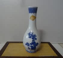 Blue and white porcelain old vase old wine bottle vinegar bottle Cultural Revolution chrysanthemum flower full product no bumps real photos according to the picture delivery