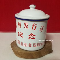 The old enamel cup in the 1980s newspaper released commemorative folk big tea cylinder nostalgia collection of movie props antique fittings