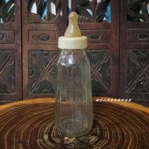 Old glass bottle founded the Guozhou to the Cultural Revolution Hangzhou bottle folk nostalgia collection showcasing window furnishing movie props