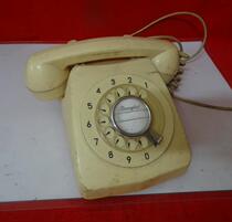 The old telephone dial phone dial phone in the 1980s old Shanghai nostalgia collection of movie props in kind to take photos