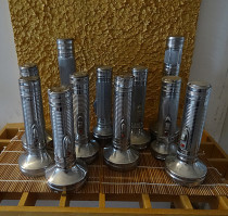 Old flashlight iron rod film and television props personality decoration display random delivery single price does not guarantee function