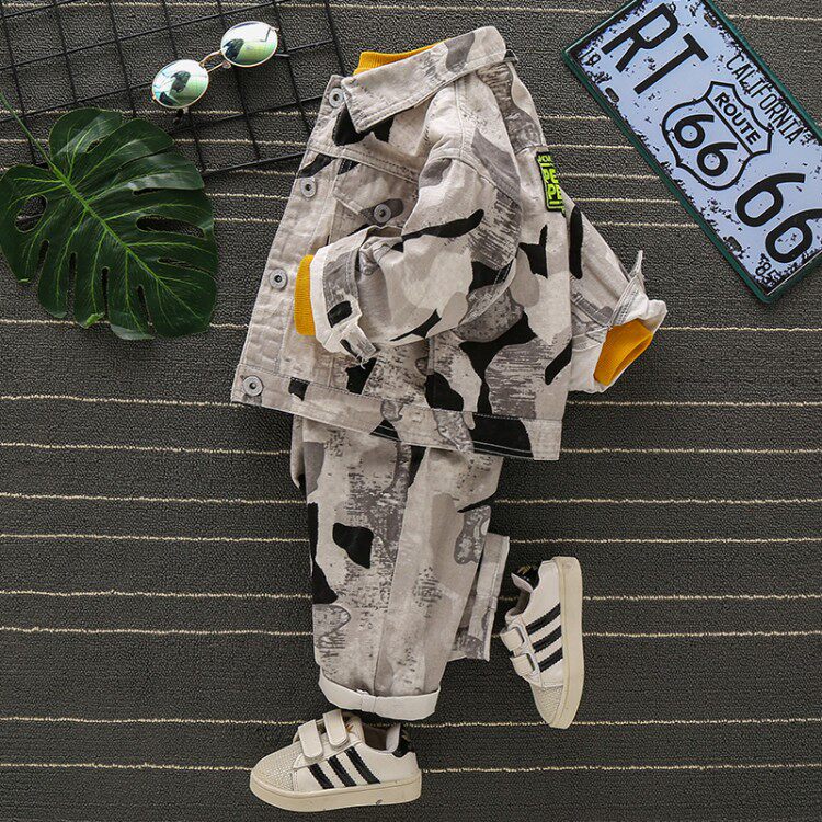 Children's clothing boys spring clothing 2020 new small and medium-sized children's foreign style set baby spring and autumn camouflage handsome two-piece tide