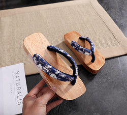 2020 Summer Japanese -style wooden tadpole high -heeled wooden shoes -shaped solid wood slippers women's characters dragging free shipping