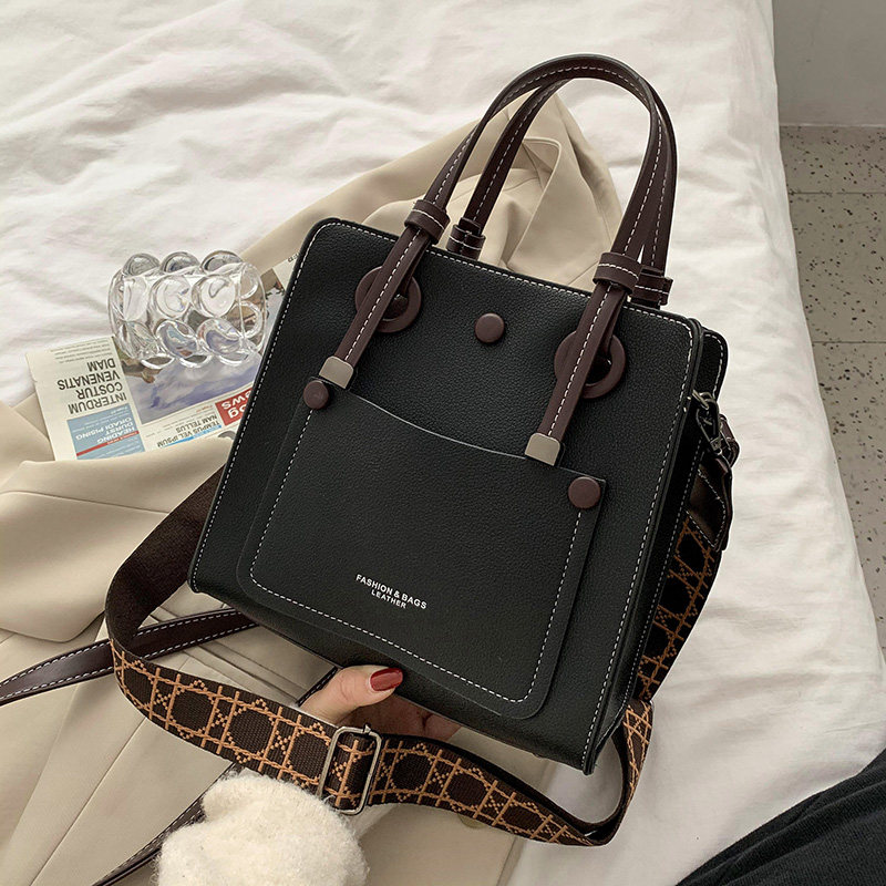 Fa-style niche design package bag 2021 pop new wave fashion 100 lap net red hand single shoulder sloped satchel