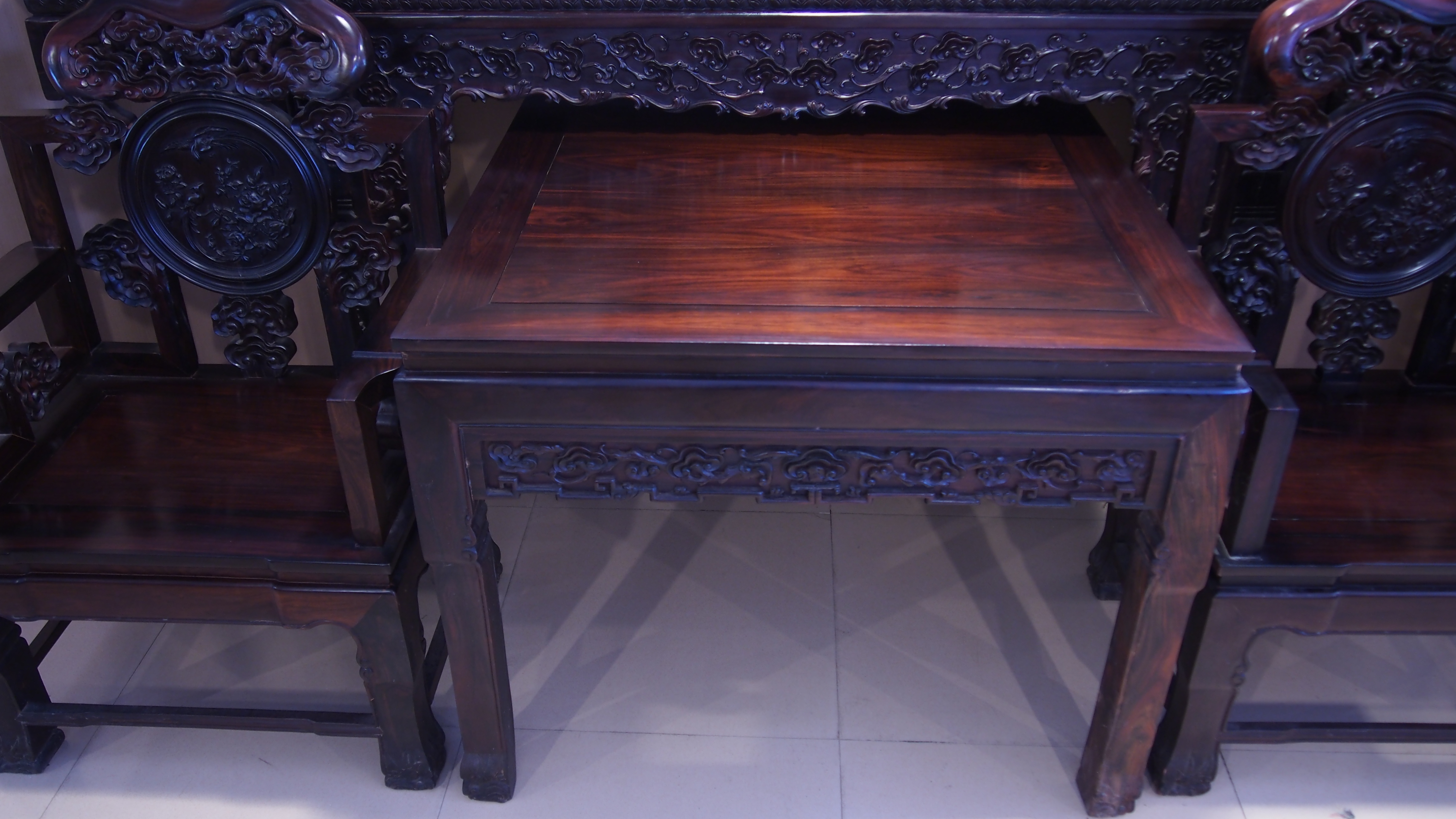 Đồ gỗ gụ, đồ gỗ nguyên khối, gỗ hồng mộc Lào, đồ cổ, sảnh giữa, bộ bốn mảnh, ghế linh chi, ghế ngồi xổm - Bàn / Bàn 	bộ bàn ghế gỗ cổ điển giá rẻ	