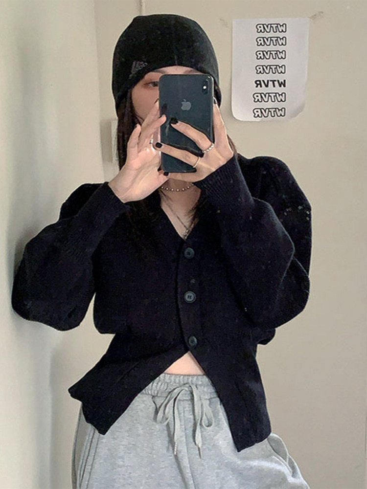 Cardigan knitted jacket women's spring and autumn 2022 new design sense niche short top thickened v-neck sweater