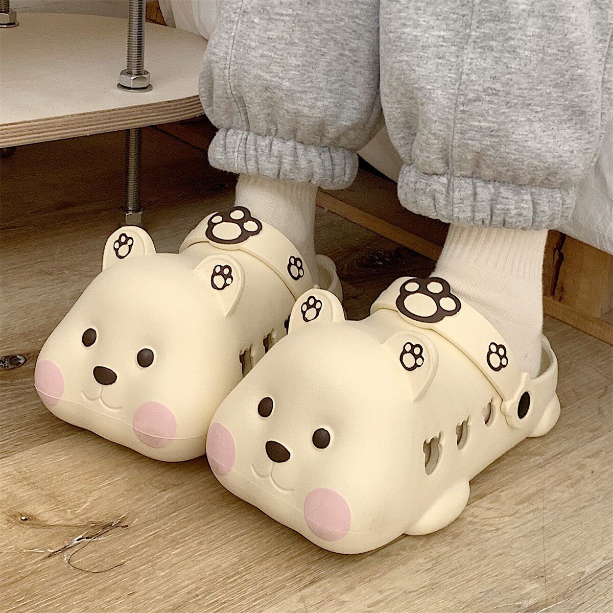 Japanese GP Home Cute Bear Baker Shoes Summer Cartoon Soft Slip Slip Slip Beach Slippers