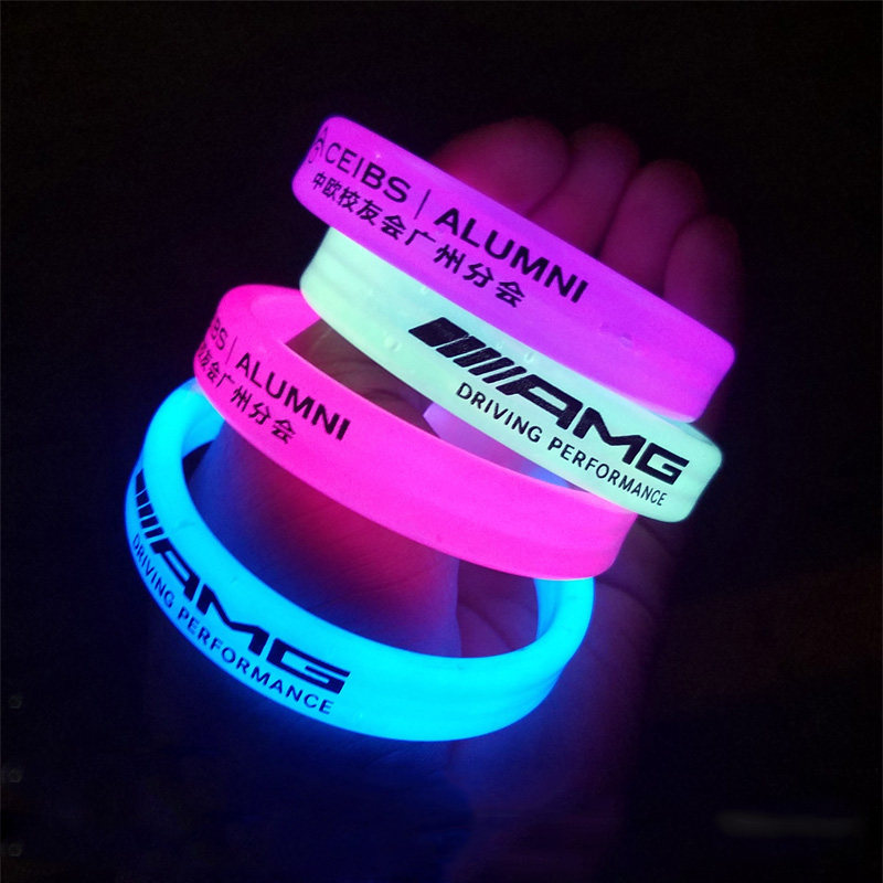 Concert should support one-time night running electronic LED light-emitting flash luminous stick wide bracelet fluorescent bracelet custom