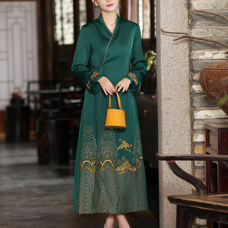 Celebrities cross-collar improved Hanfu dress tea dress women's spring and autumn dress temperament Chinese style women's retro embroidered robe