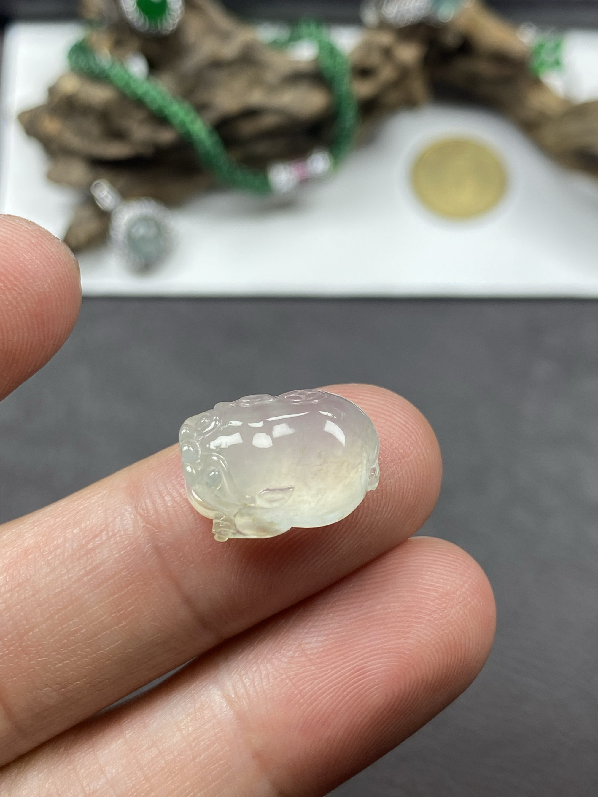 天然翡翠冰种招财金蟾大尺寸：招财进宝，风水转运神器！-翡翠裸石-淘宝 