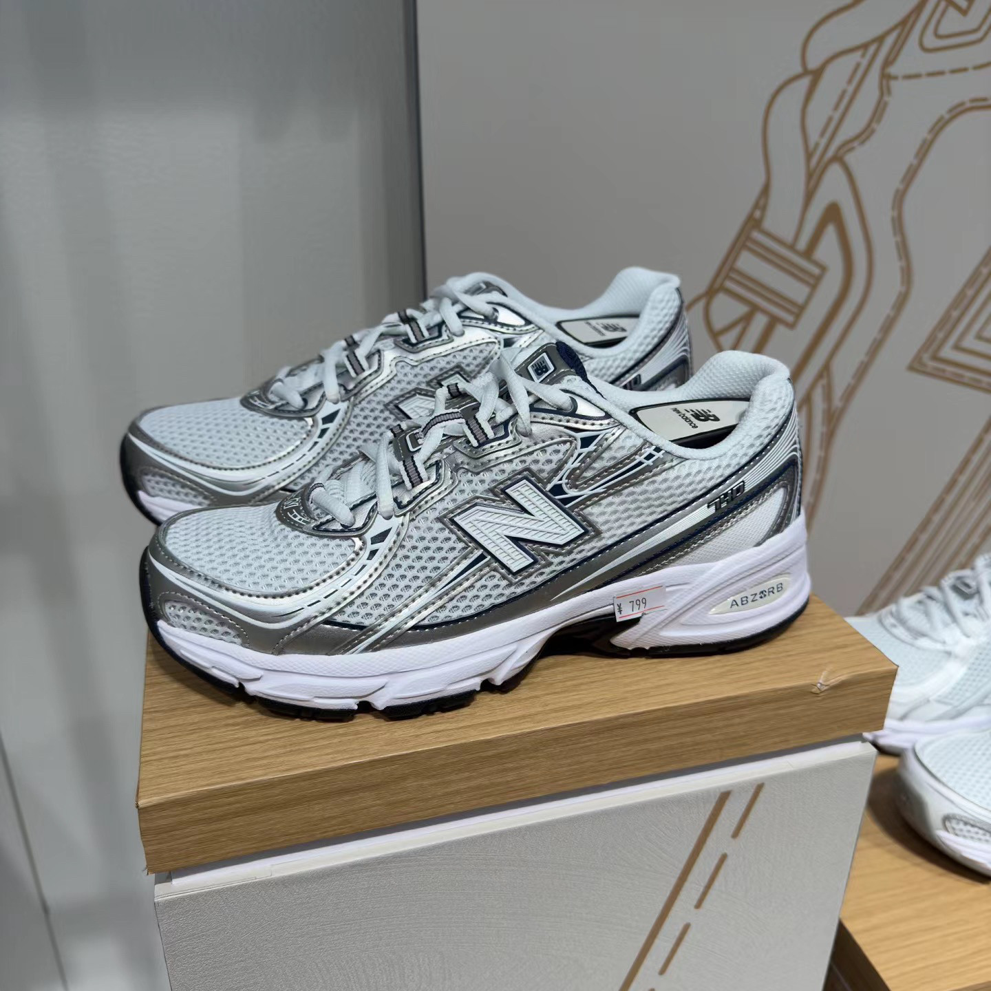 New Balance十大好看鞋：复古潮流新宠，如何选才不会踩雷？