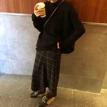 Floating and heartwing with a cut of a siggrain half skirt a high waist and an irregular half body dress.