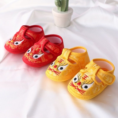 2025年新作 秋 虎頭 シングルシューズ ドラゴンボートフェスティバル 100日齢 ソフトソール 赤ちゃん 歩き方 学習 虎頭 縁起物