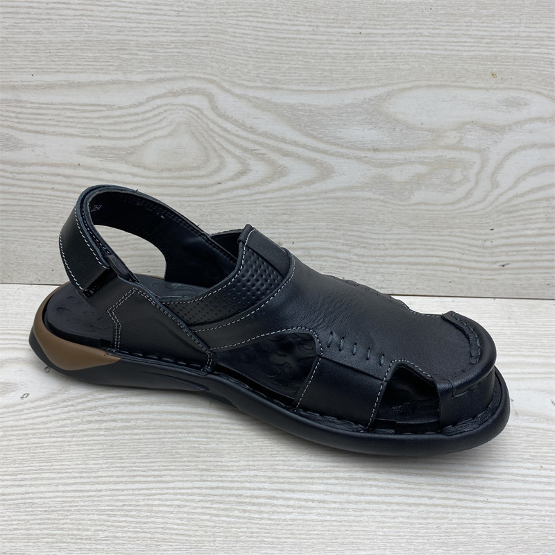 Men's Shoes 2025 New Summer Breathable Genuine Leather Ultra-Light Comfortable Closed-Toe Dual-Use Driving Slippers Beach Shoes for Men