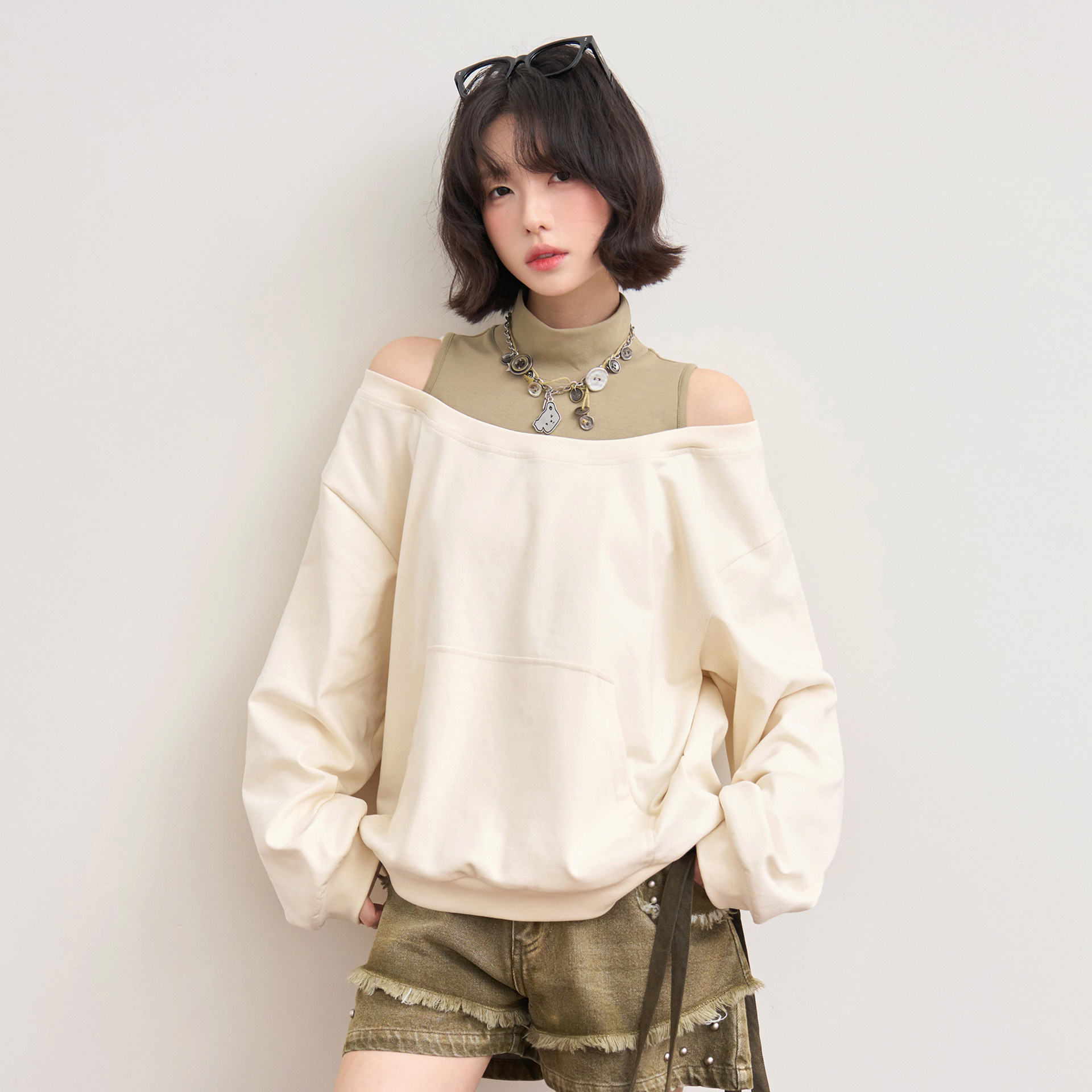 万有引力博物館の「パノラマビュー」カラーブロックハイネックオフショルダースウェットシャツ（レディース、早春スタイル）