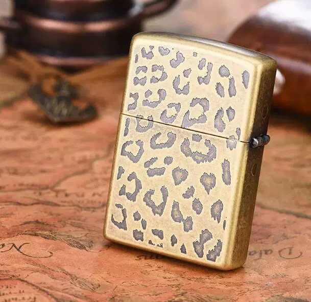 Zippo nhẹ hơn gốc bạc thật - Bật lửa