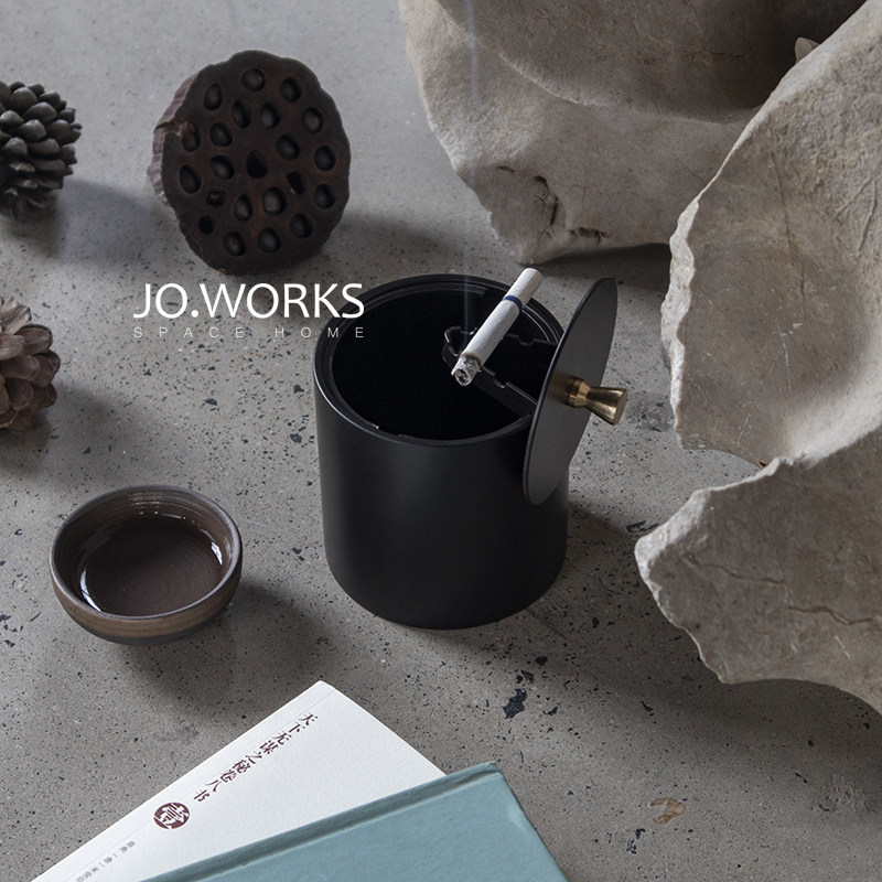 JO WORKS Industrial Wind Anti-dust Ashtray Japan Style Home Bring Lid Tobacco Cylinder Metal Creative Gift Cigarette Punch