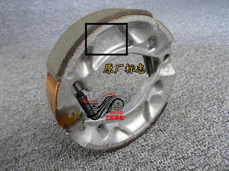 Phụ kiện xe máy Yamaha JYM125 Tianjian phía trước và phía sau má phanh trống phổ quát Tianzhu Tianhao Tianjun nguyên bản khóa từ xe máy
