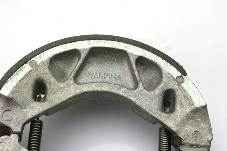 Phụ kiện nguyên bản của Yamaha Qiaoge i má phanh trước và sau trống da mới F walk walk night Eagle phiên bản Eagle 125 EFI đĩa phanh xe máy