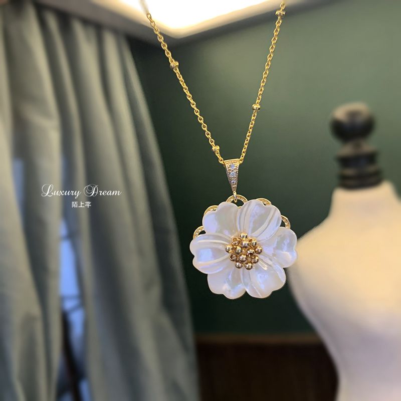 Momo Qian spring and summer new natural shell pendant necklace female simple fashion short temperament neck chain necklace