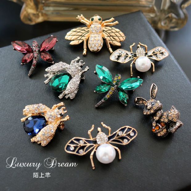 Pin nhỏ mini pin dễ thương sửa chữa ong nhỏ nút cổ áo pin nữ trâm cài phụ kiện đơn giản và hào phóng huy hiệu