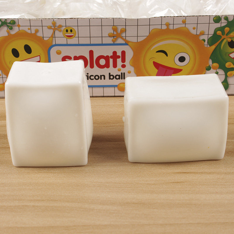 Креативные игрушки для детей 创意发泄豆腐解压整蛊整人玩具捏捏乐水球（空皮的需要自己打水）