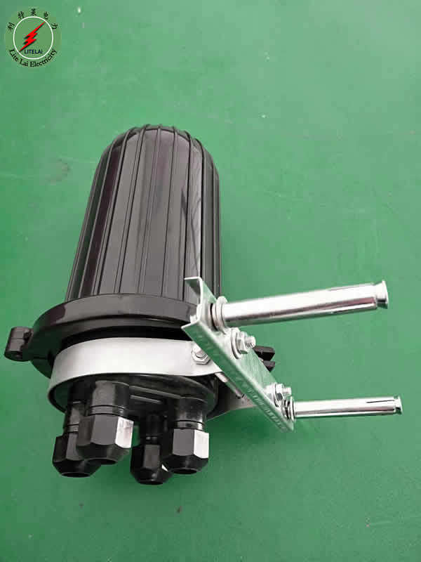 Manufacturer produces vertical plastic joint box wall with joint box pipe well wall two-in-two-out plastic junction box