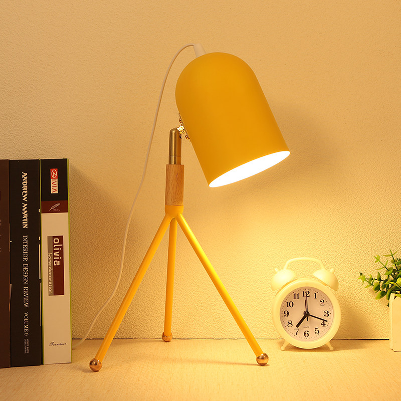 Nordic student eye protection desk ins girl unique creative table lamp bedside simple light bulb no stroboscopic plug-in