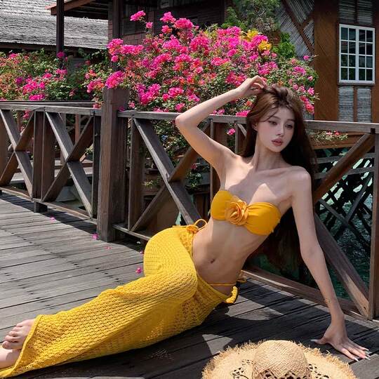 New Bikini Camellia Flower Tube Top Sexy Three-Piece Set Hot Spring Vacation Hottie High-End Slimming Swimsuit for Women