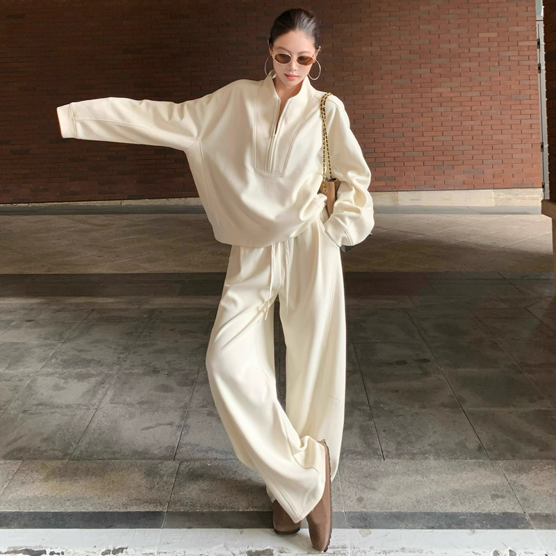 Apricot Sweatshirt Casual Sports Suit for Women, Autumn and Winter Korean Style, Loose Fit, Age-Reducing, Fleece-Lined, Thickened Two-Piece Set with a Relaxed Feel