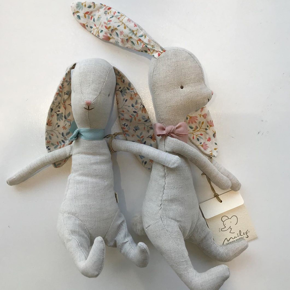 Exit Nordic appeasement dolls baby bunnies Puppet doll Toys toy Gongaparazzi sleeping and posing as a family winehouse