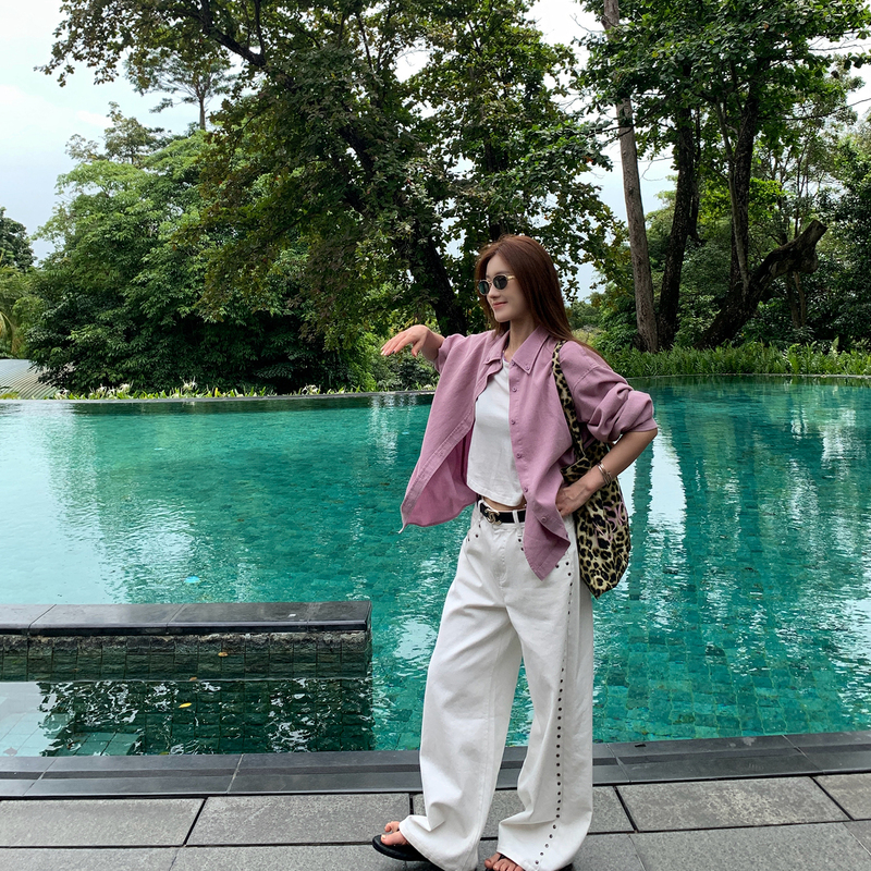 Coriander-Free Spicy Xiangcai Rivet White Casual Denim Pants for Women, Versatile Slim-Fit Straight-Leg Pants for Autumn