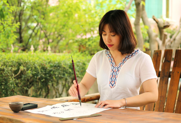 悬肘书写对毛笔字练习的好处有哪些呢- 天猫精