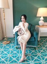 at ease at ease with small sub-knitted dress woman with a slim fit for underskirt and rear open fork