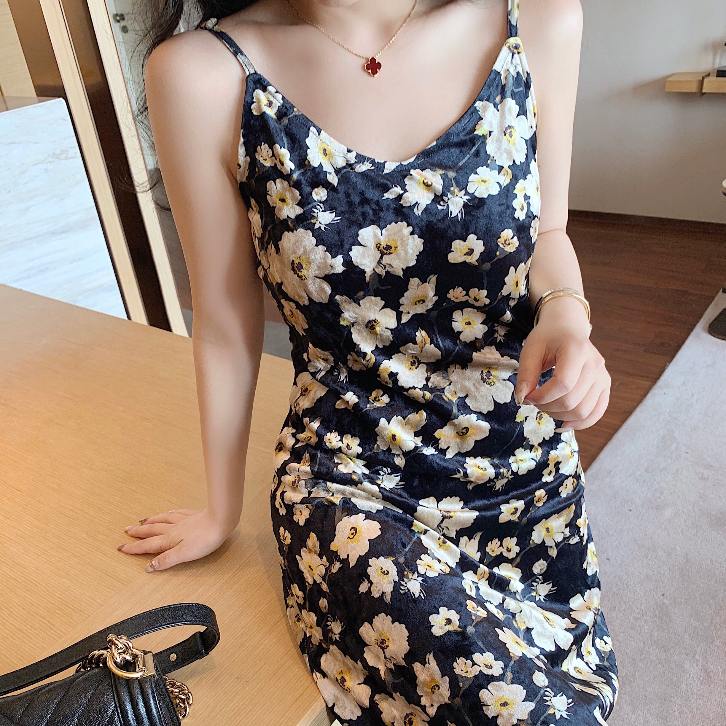 Small velvet skirt women's 2020 summer retro floral skirt sexy temperament black printed suspender dress