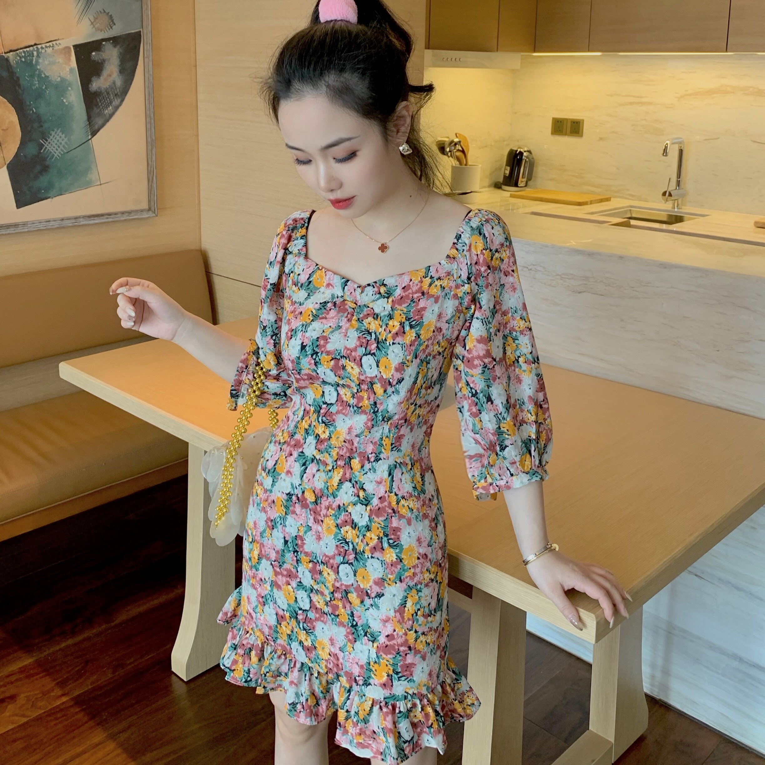 Small V-neck Floral Chiffon Dress Women's 2020 Summer French Retro Waist Thin Temperament Sexy Short Skirt