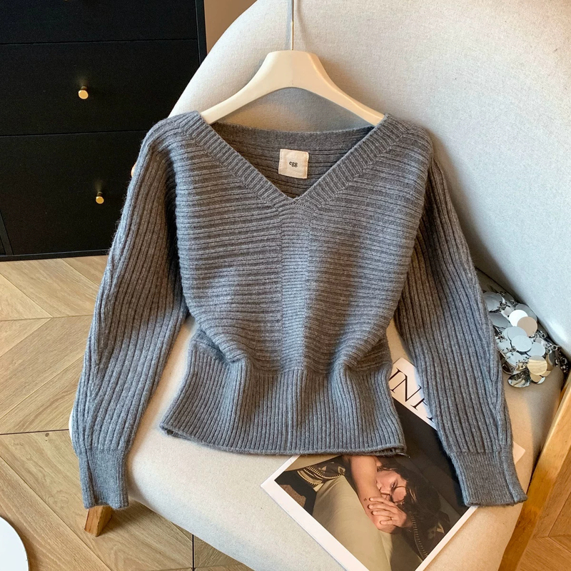 Soft and Cozy V-Neck Pullover Short Sweater for Women, Korean Style, Slimming Gray Knitwear for Autumn and Winter, Unique Top